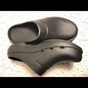 oofos unisex oocloog clog